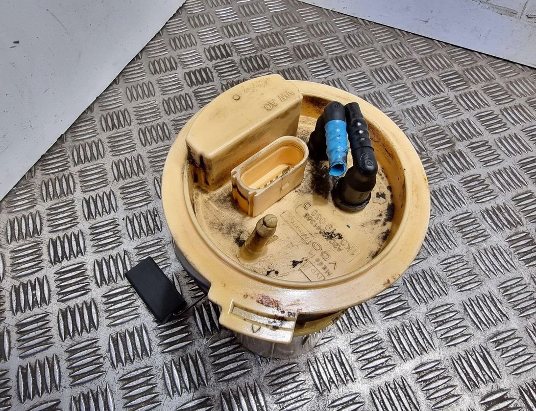 SEAT Altea 1 generation (2004-2013) Dans la pompe à carburant du réservoir 1K0919050D 29917817