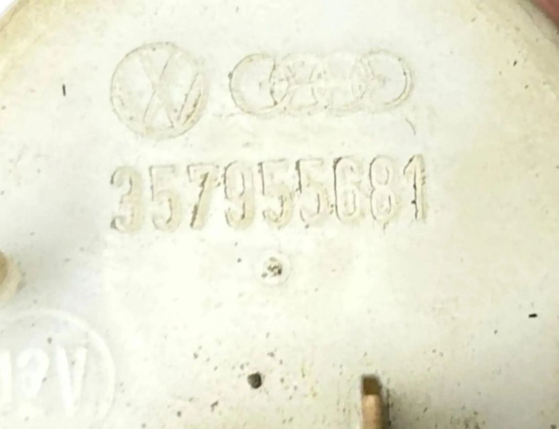 AUDI A8 D2/4D (1994-2002) Moteur de réservoir de laveuse 357955681 28567127