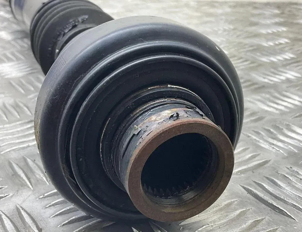 VOLKSWAGEN Touareg 2 generation (2010-2018) Arbre de transmission court de boîte de vitesses 7P0521101F 34730742