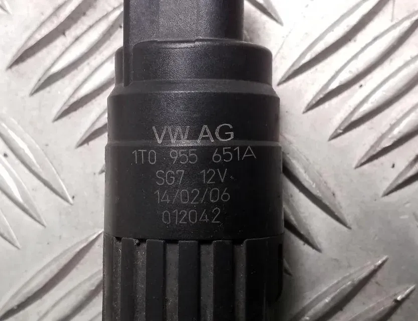 SKODA Octavia 2 generation (2004-2013) Moteur de réservoir de laveuse 1T0955651A 34750894