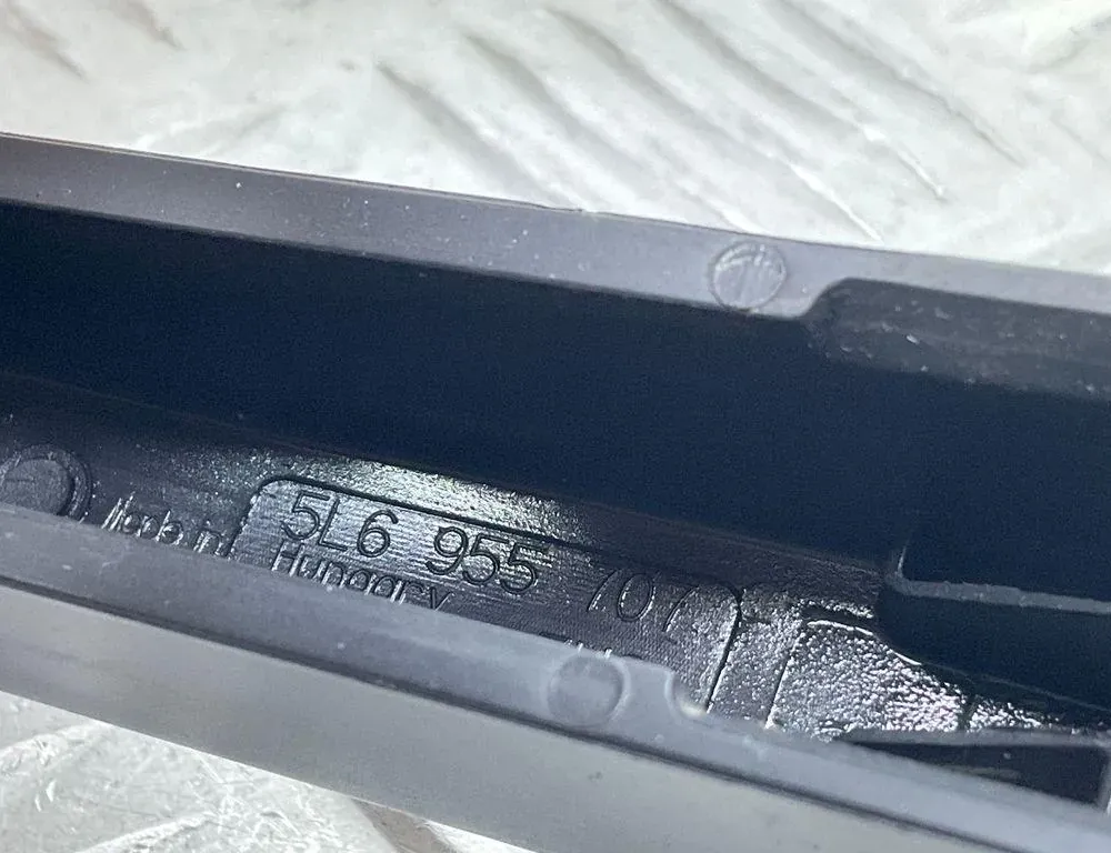 SKODA Yeti 1 generation (2009-2018) Bras d'essuie-glace de fenêtre de hayon 5L6955707 34732322