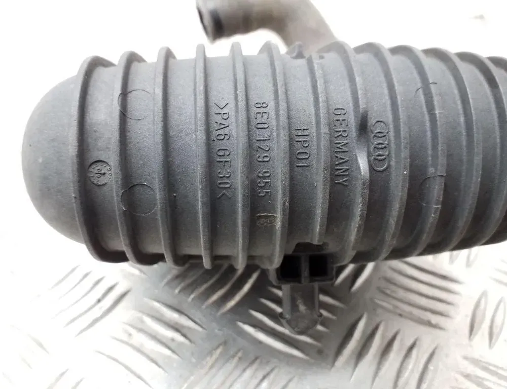 AUDI A6 C6/4F (2004-2011) Résonateur d'admission 8E0129955,4F0145832B 34709086