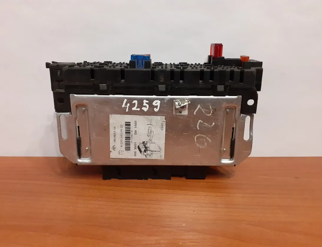 MERCEDES-BENZ S-Class W220 (1998-2005) Boîte à fusibles A0295450432,#4259,05045114 13381898