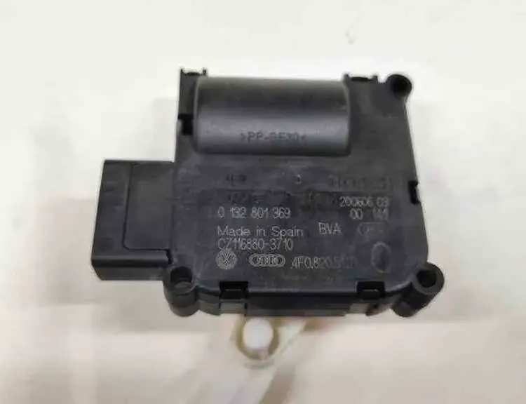 AUDI A6 C6/4F (2004-2011) Actionneur de moteur de volet de chauffage intérieur 0132801369,4F0820511B 32713626