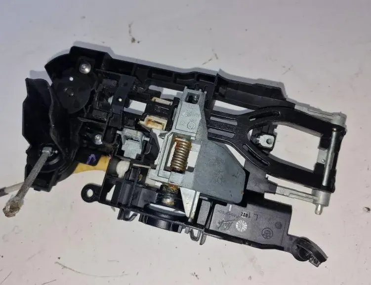 BMW 5 Series F10/F11 (2009-2017) Cadre de poignée intérieure de porte avant droite 18052010,X1720745108 34163624