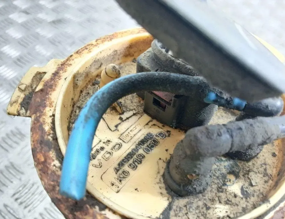 SEAT Altea 1 generation (2004-2013) Dans la pompe à carburant du réservoir 1K0919050D 31330286