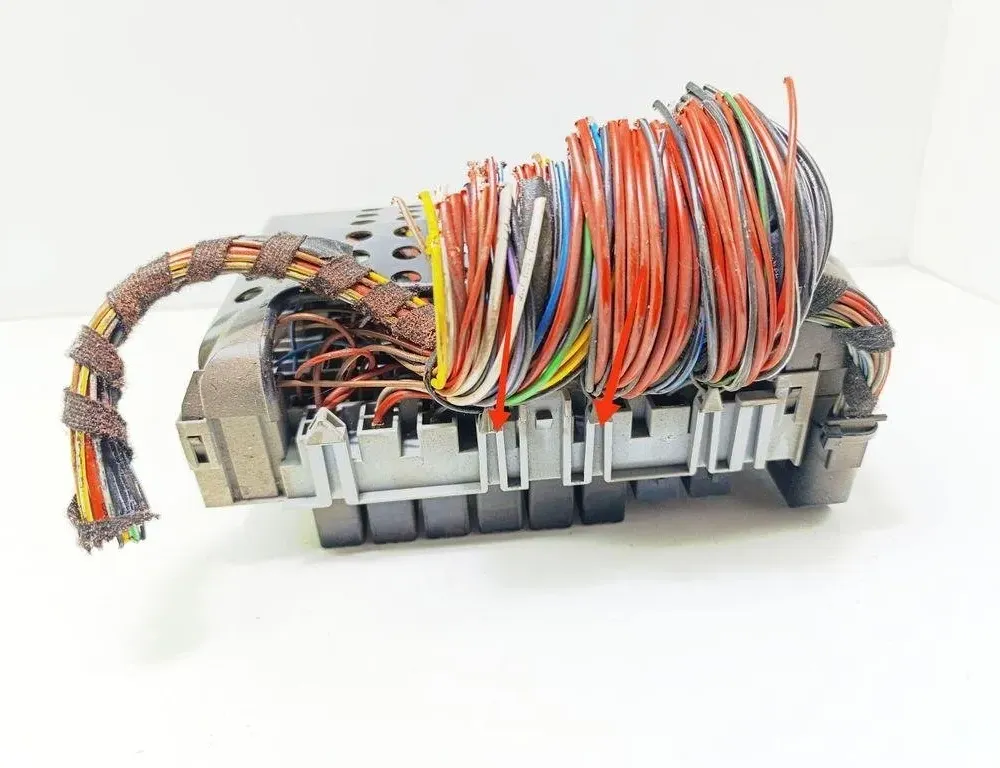 OPEL Zafira A (1999-2003) Boîte à fusibles 24431677 31400906