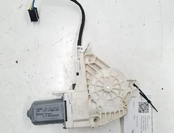AUDI A6 C6/4F (2004-2011) Moteur de commande de vitre de porte arrière droite 8K0959812B 33278990