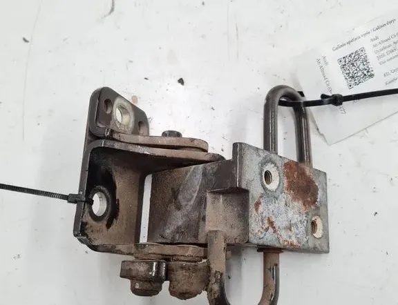 AUDI A6 allroad C6 (2006-2011) Charnière de porte arrière gauche 8E0833411E 33392891