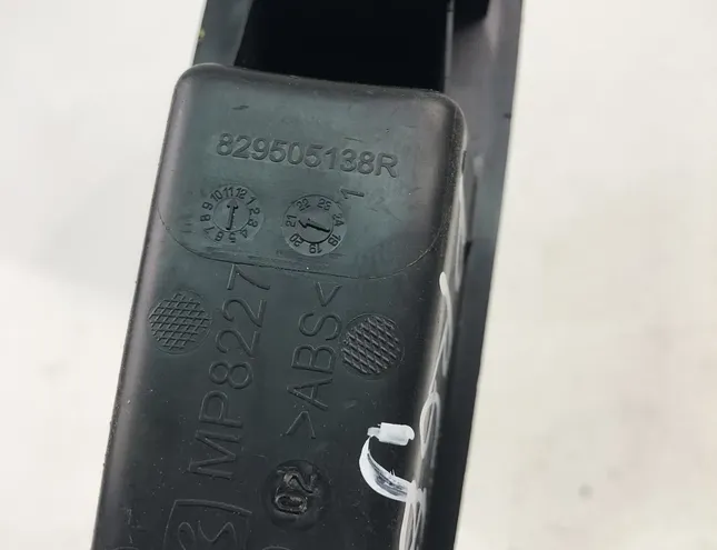 RENAULT Zoe 1 generation (2012-2023) Commutateur de vitre de porte avant droite 829505138R 25964856