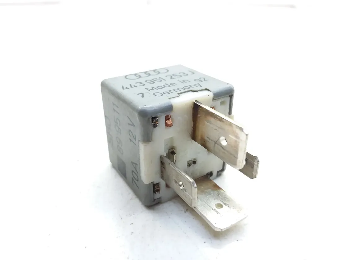 AUDI 100 4A/C4 (1990-1994) Relais 899511,443951253j 11206730
