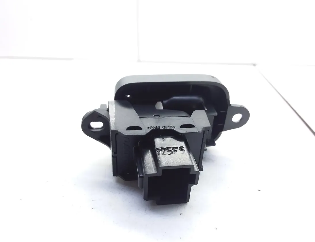VOLVO V50 1 generation (2003-2012) Commutateurs de commande de vitre de porte arrière gauche 65884,30658449,03451400 11344986