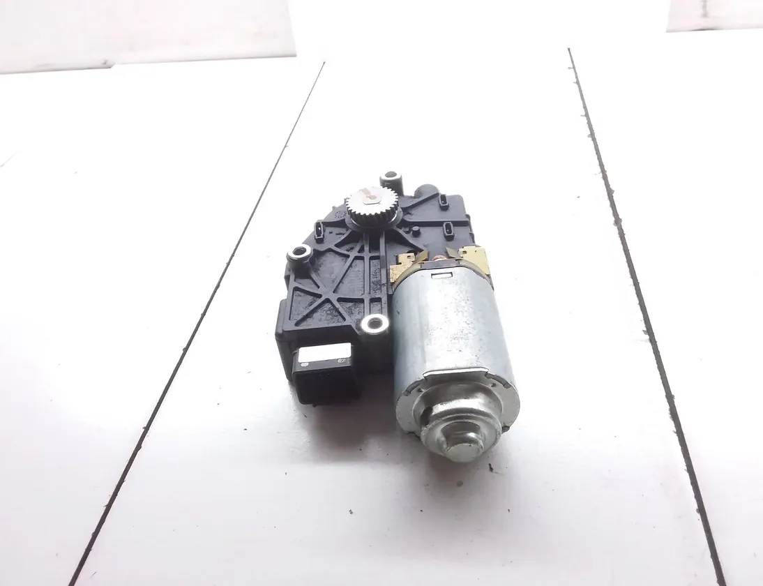 PEUGEOT 3008 1 generation (2010-2016) Moteur de toit ouvrant 2226117a,11140128,wr0c04aa 34850547