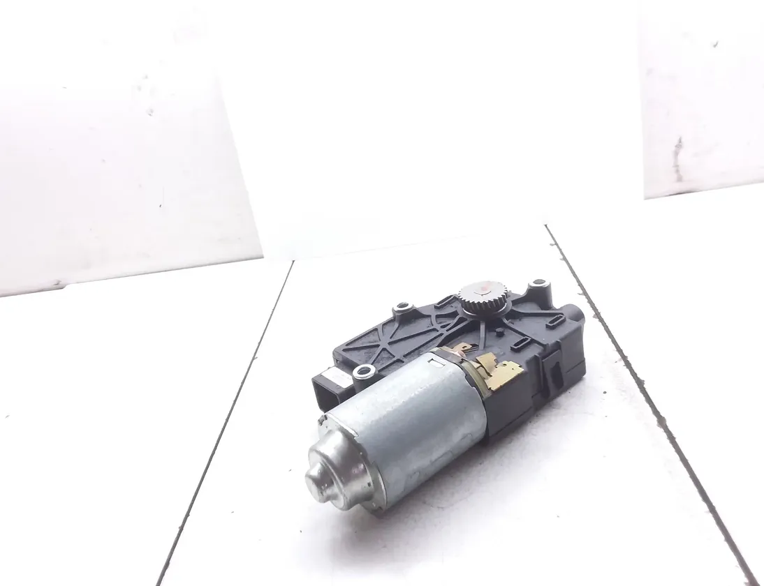 PEUGEOT 3008 1 generation (2010-2016) Moteur de toit ouvrant 2226117a,11140128,wr0c04aa 34850547