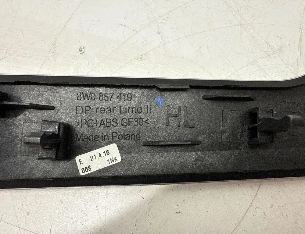 AUDI A4 B9/8W (2015-2024) Autres pièces de garniture 8W0867419 32202797
