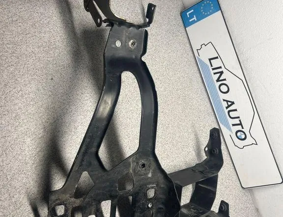BMW 5 Series E60/E61 (2003-2010) Support de support de phare droit 51647033732 33763115