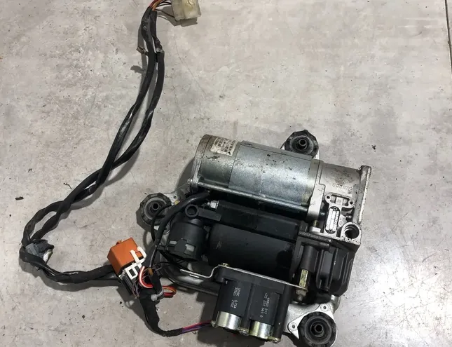 BMW X5 E53 (1999-2006) Compresseur de suspension 4430200111 33535850