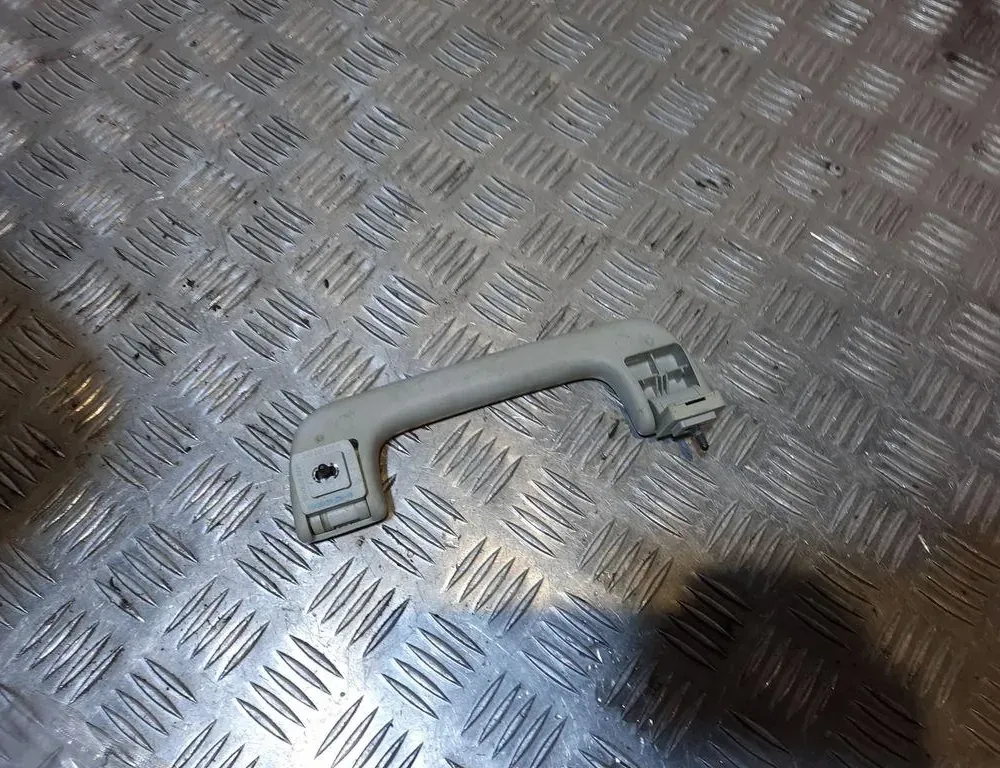 AUDI A8 D2/4D (1994-2002) Poignée de toit arrière gauche 4H0857607B 33409446