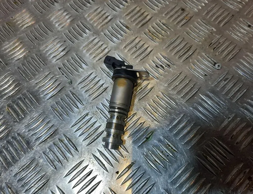 BMW 6 Series F06/F12/F13 (2010-2018) Soupape de poulie d'admission 7561265 33409777