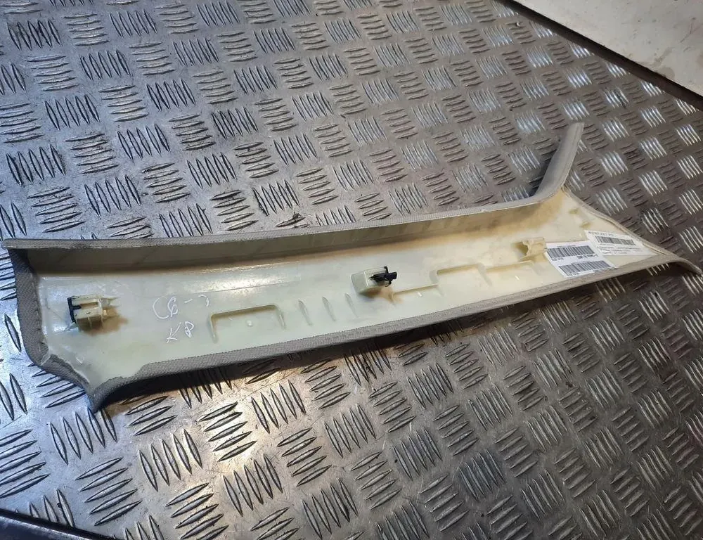 AUDI A6 C6/4F (2004-2011) Garniture de pilier à droite 4F0867233F 33419310