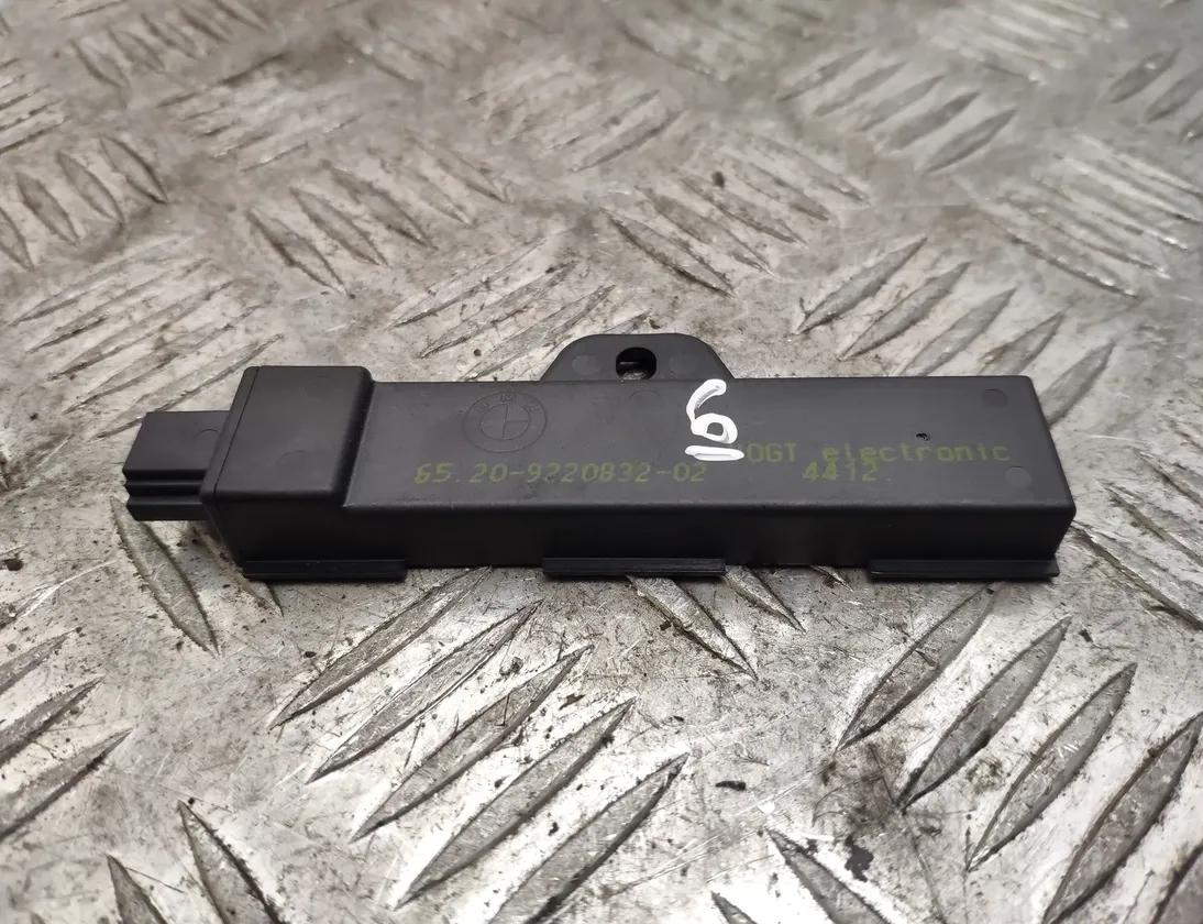 BMW 7 Series F01/F02 (2008-2015) Amplificateur d'antenne du couvercle de coffre 65209220832,9220832 15314693