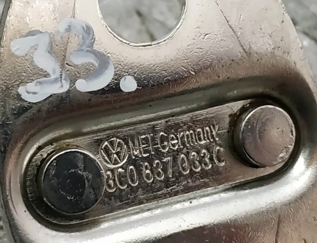 VOLKSWAGEN Passat B7 (2010-2015) Charnière de porte arrière gauche 3C0837033C 17037046