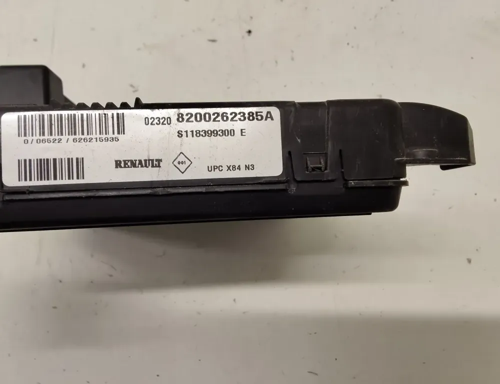 RENAULT Megane 2 generation (2002-2012) Boîte à fusibles 8200262385A 35107380