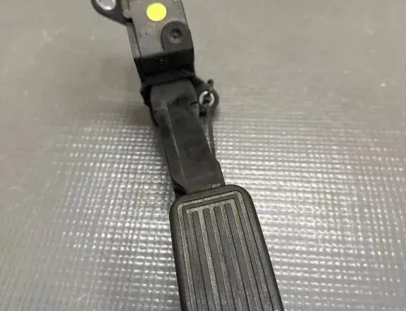 TOYOTA Auris 2 generation (2012-2015) Pédale d'accélérateur 13334071987,781100W040 33144530
