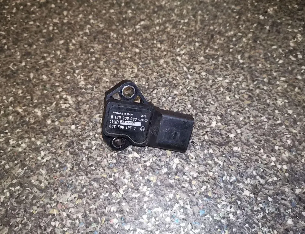 AUDI A6 C6/4F (2004-2011) Capteur de carte 0281002399 33853402