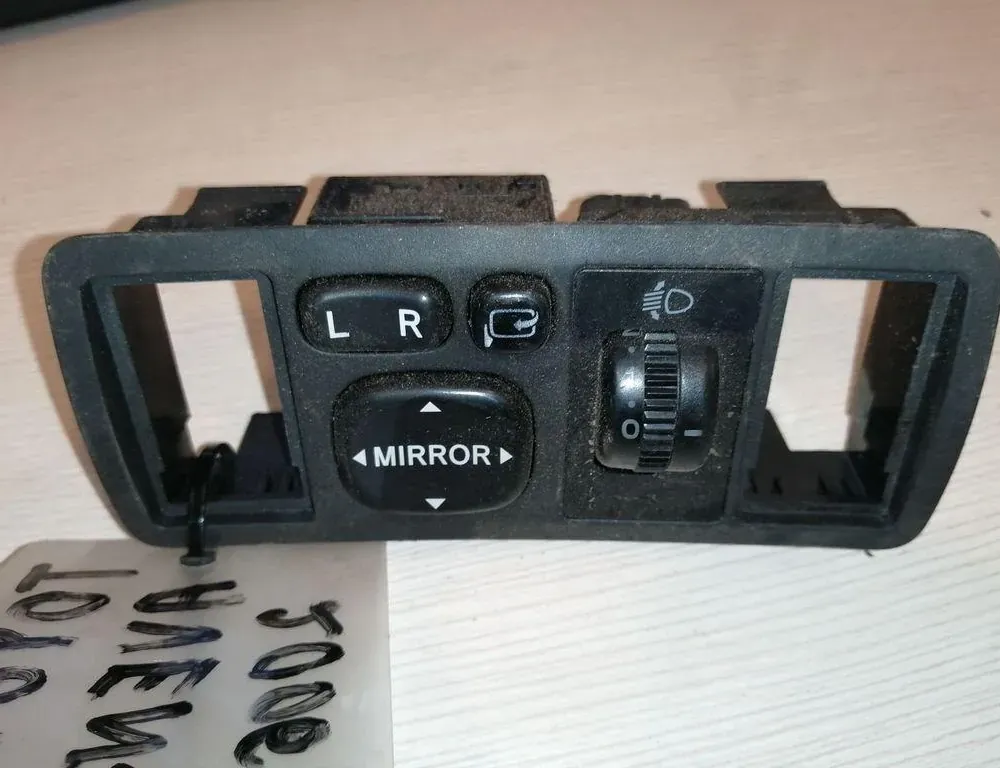 TOYOTA Avensis 2 generation (2002-2009) Commutateur de réglage du miroir 33858291