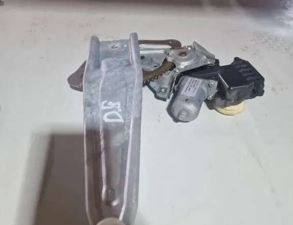 TOYOTA Corolla Verso 1 generation (2001-2009) Lève-vitre de porte arrière droite 698300F040 33877847