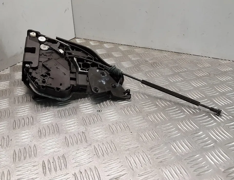 VOLVO V50 1 generation (2003-2012) Serrure de porte arrière gauche 30699111 28391286