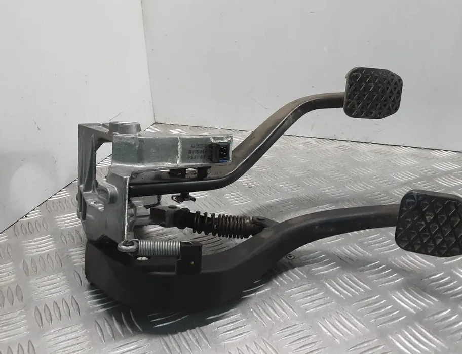 BMW X1 E84 (2009-2015) Pédale de frein 35002283725 28416033