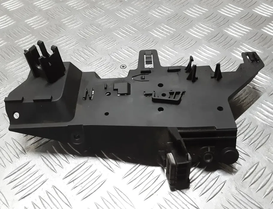 BMW 3 Series F30/F31 (2011-2020) Pièces intérieures supplémentaires du moteur 7811112 30022818