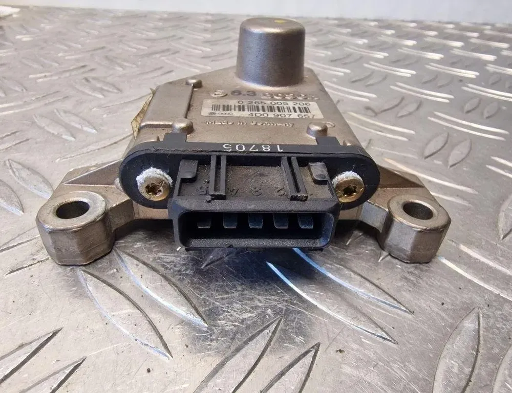 AUDI A8 D2/4D (1994-2002) Capteur d'accélération 4D0907657,0265005206 31236462