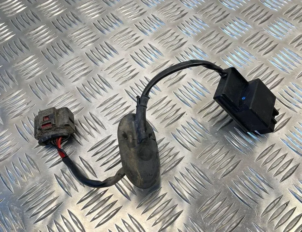 VOLKSWAGEN Jetta 3 generation (1992-1998) Relais de pompe à carburant 1K0906093E 31275257
