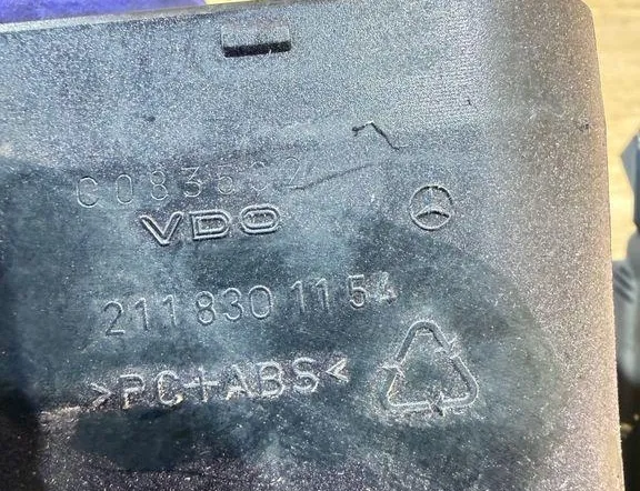 MERCEDES-BENZ E-Class W211/S211 (2002-2009) Bouches d'aération du tableau de bord 2118301154 34575103