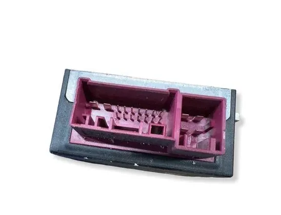 BMW 3 Series E90/E91/E92/E93 (2004-2013) Contrôle de la pompe à carburant 082042119,7209286,55892110 34575119