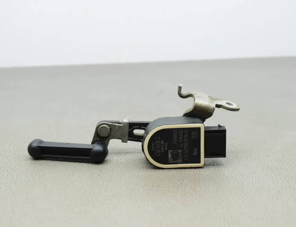 BMW 1 Series F20/F21 (2011-2020) Capteur de niveau de hauteur arrière droit 6778263,6784072 12641463