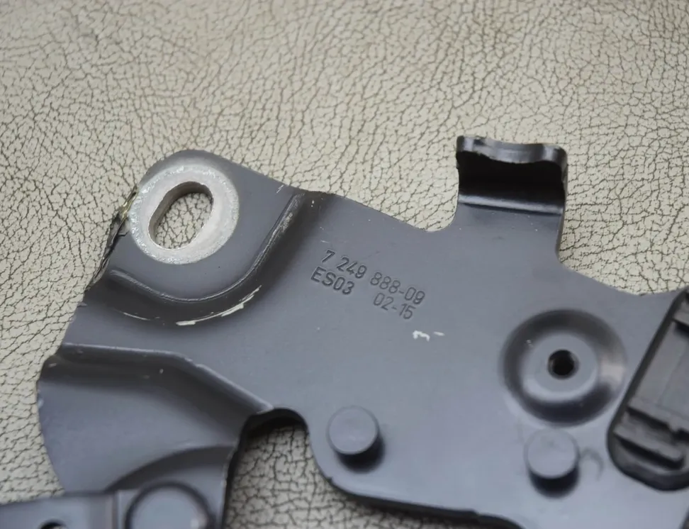BMW 5 Series F10/F11 (2009-2017) Charnière De Capot Avant Droit 7249888 15260536