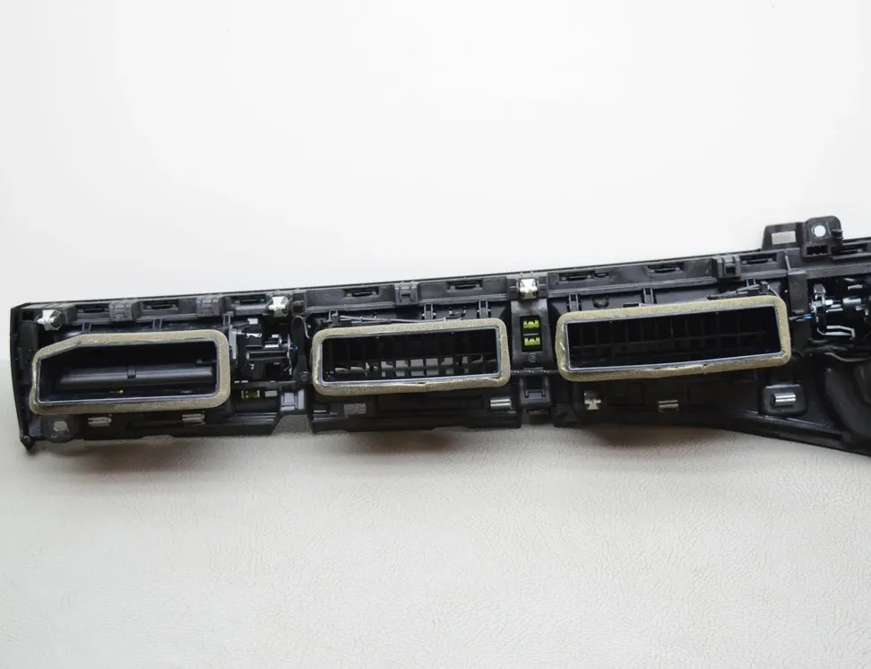 AUDI A4 B9/8W (2015-2024) Bouches d'aération du tableau de bord 8W1820902 22763000