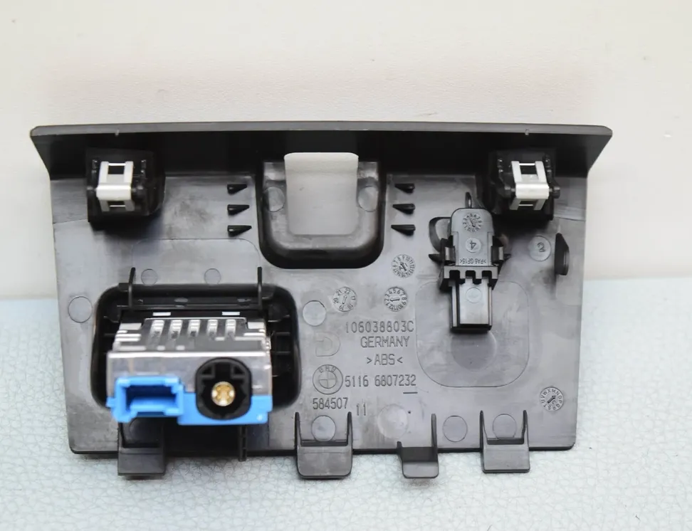 BMW 3 Series G20/G21/G28 (2018-2024) USB 8711939,6807232 28915246