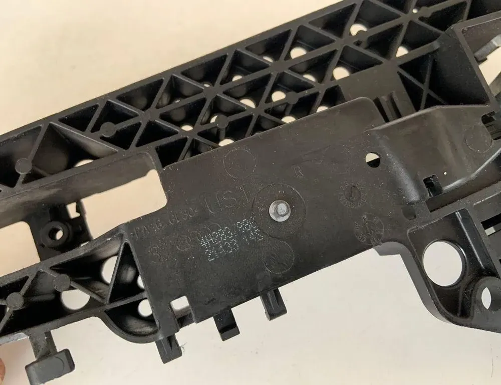 AUDI A6 C6/4F (2004-2011) Cadre de poignée intérieure de porte avant droite 4H2837886 33827341