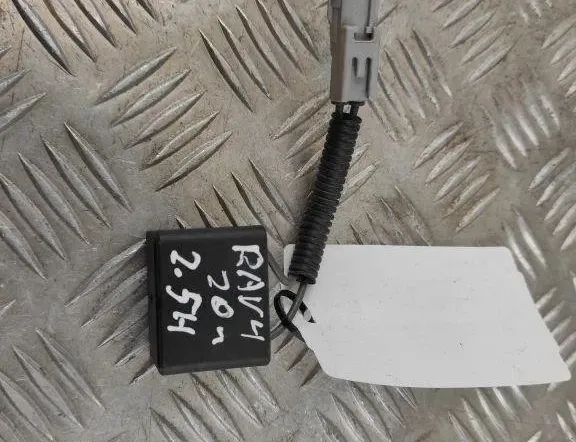TOYOTA RAV4 5 generation (XA50) (2018-2024) Relais 8293042020 31571084
