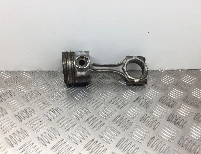 TOYOTA Auris 1 generation (2006-2012) Piston 7CA30686 21445467