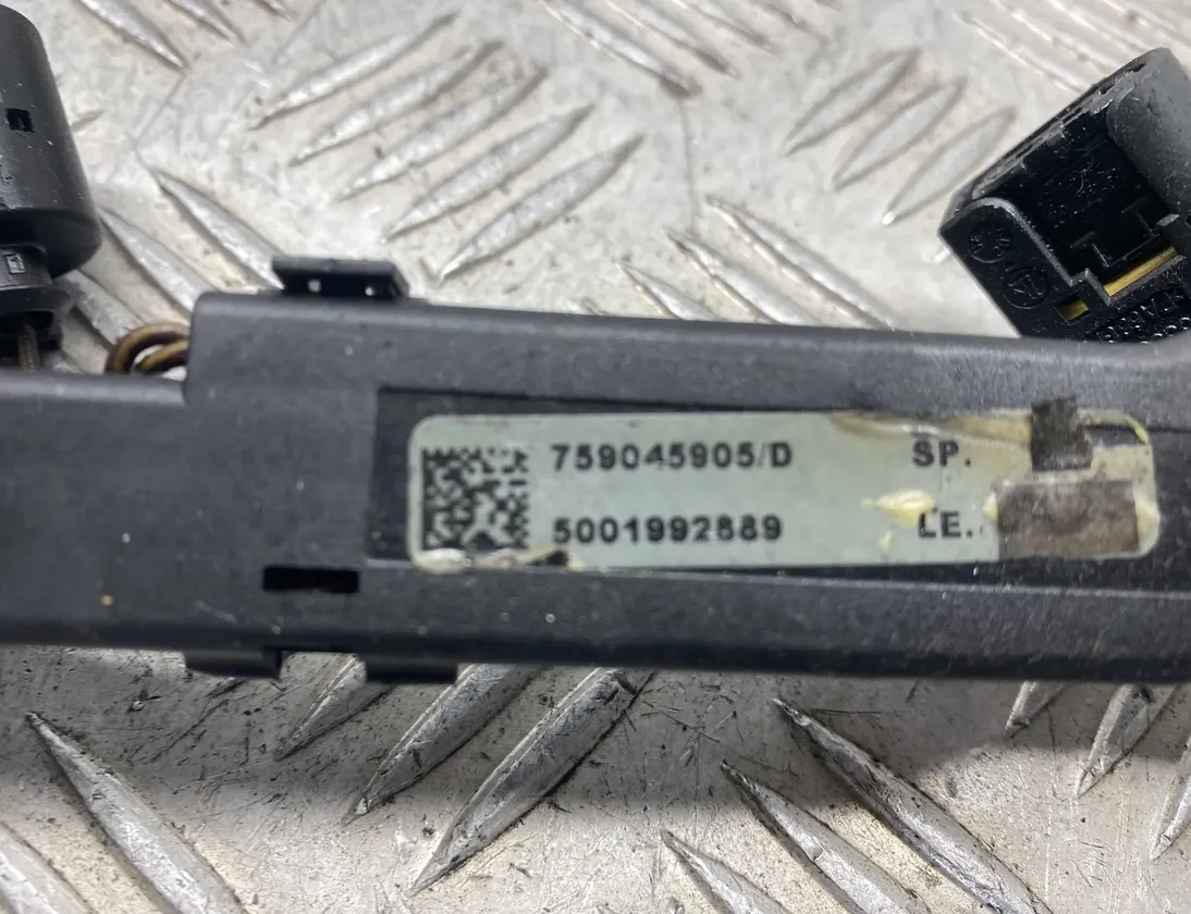 BMW 5 Series F10/F11 (2009-2017) Connexion du fil de la buse 759045905,7590459 24297525