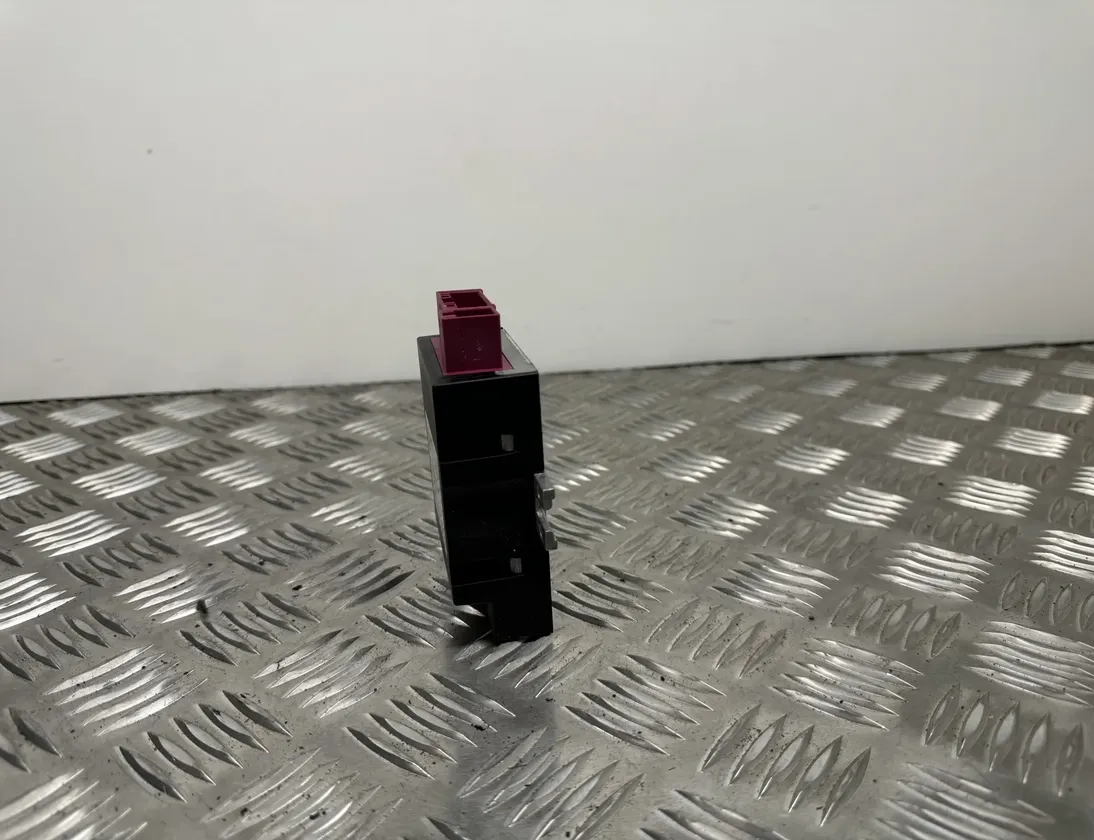 BMW 1 Series E81/E82/E87/E88 (2004-2013) Contrôle de la pompe à carburant 55892110,931917,7229173 26872447