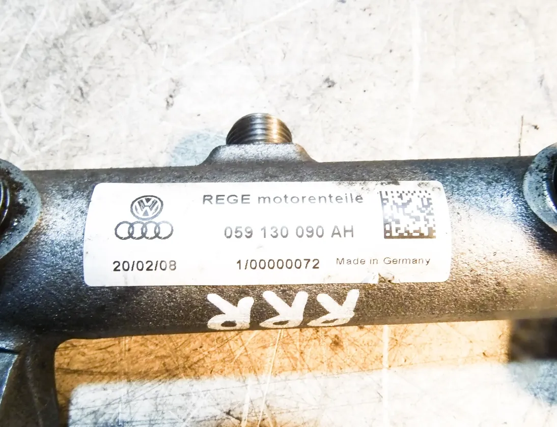 AUDI A4 B7/8E (2004-2008) Rampe de carburant 059130090AH 13958882