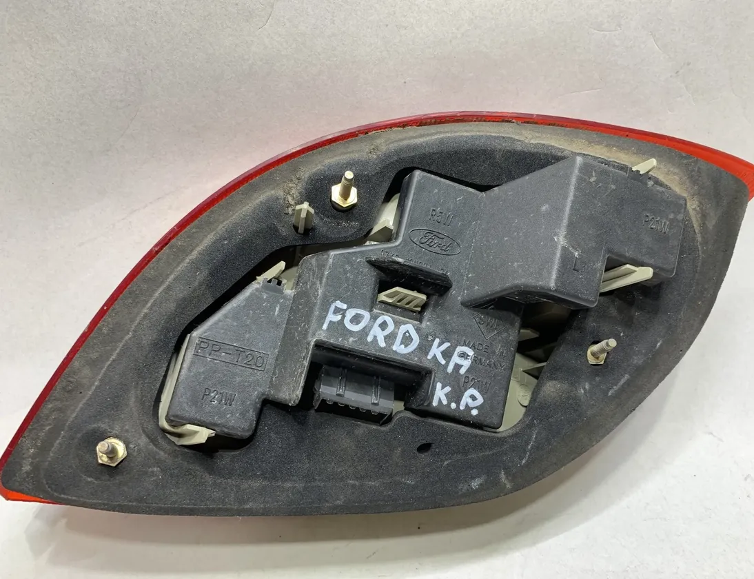 FORD Ka 1 generation (1996-2008) Feu arrière gauche 97KG13N004,97KG13N004BA,D25KA 17323337