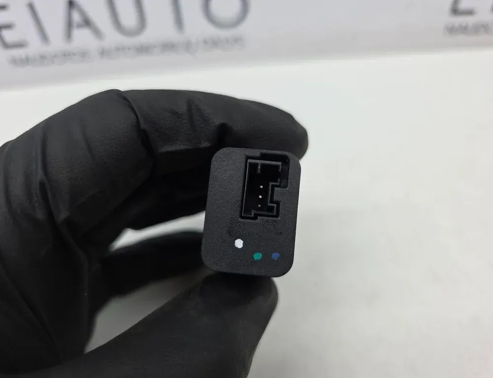 PEUGEOT 2008 2 generation (2019-2023) USB 98217039DX 33948560